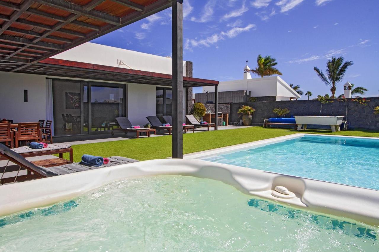 Luxury Los Mojones Villa Short Walk To Old Town Private Heated Pool Villa Los Mojones Angie Puerto Del Carmen ティアス エクステリア 写真