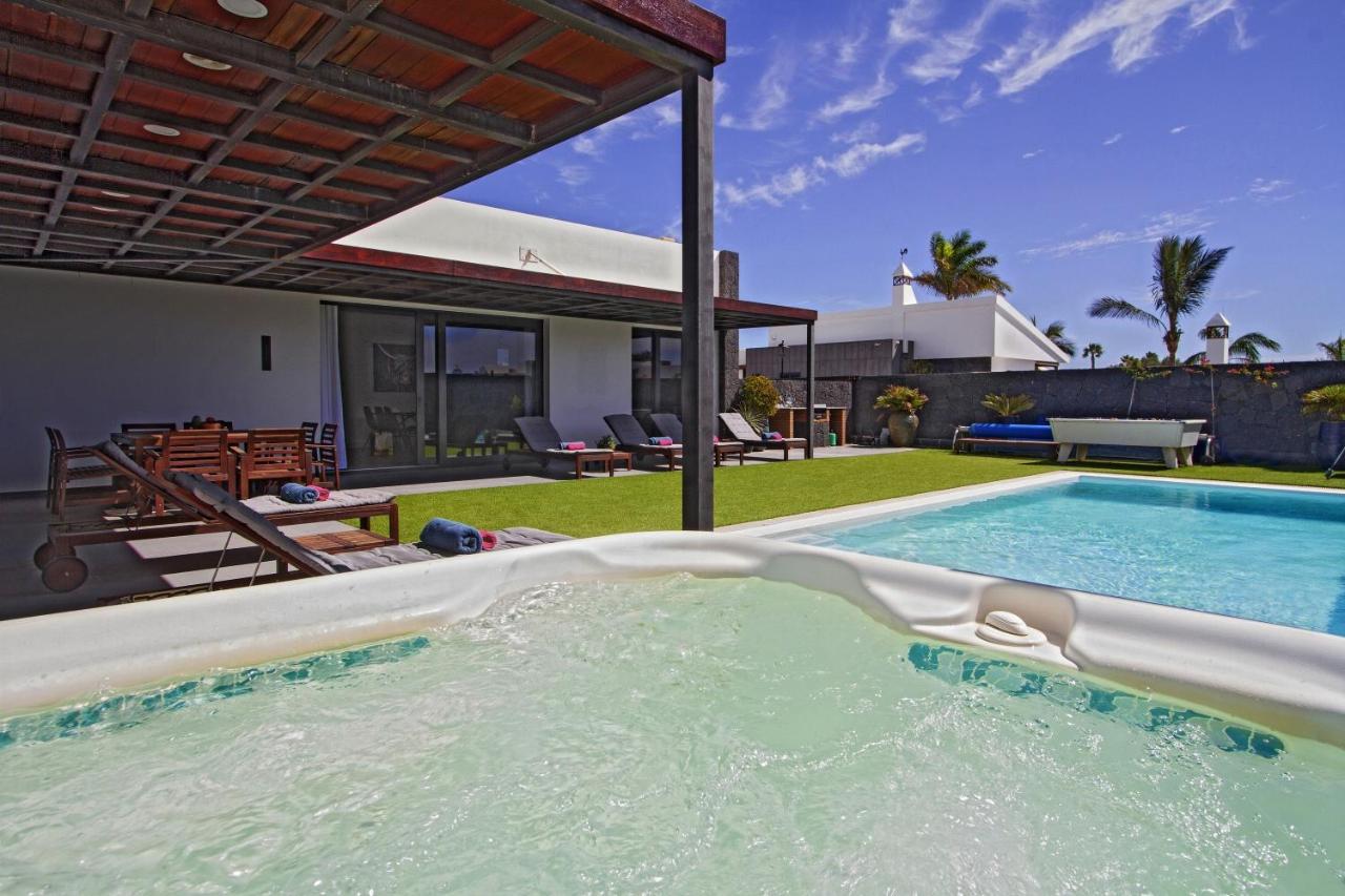 Luxury Los Mojones Villa Short Walk To Old Town Private Heated Pool Villa Los Mojones Angie Puerto Del Carmen ティアス エクステリア 写真
