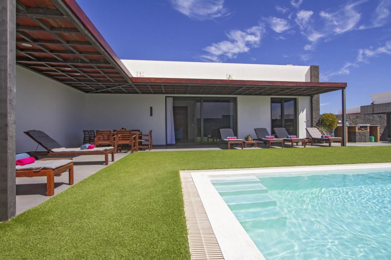 Luxury Los Mojones Villa Short Walk To Old Town Private Heated Pool Villa Los Mojones Angie Puerto Del Carmen ティアス エクステリア 写真