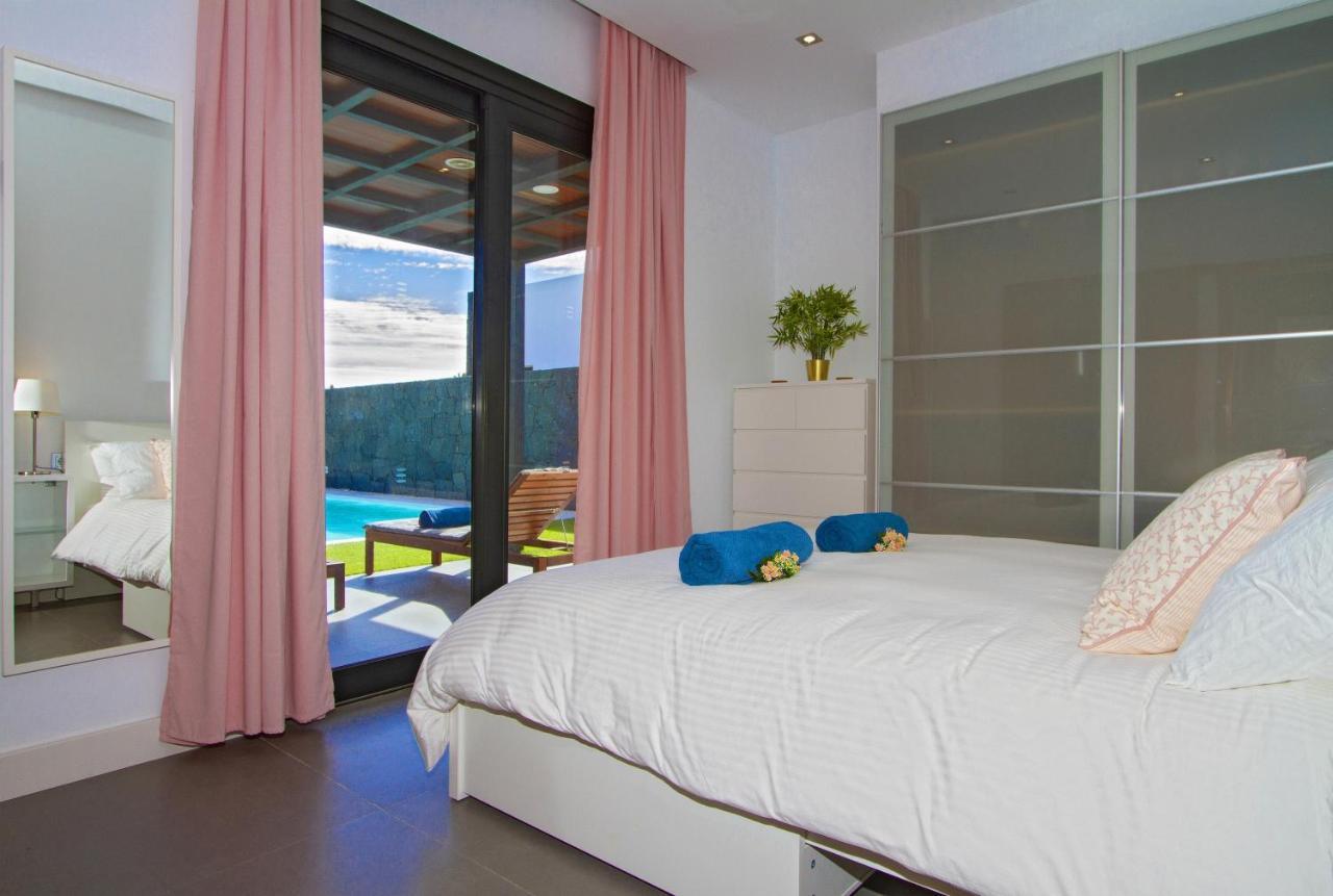 Luxury Los Mojones Villa Short Walk To Old Town Private Heated Pool Villa Los Mojones Angie Puerto Del Carmen ティアス エクステリア 写真