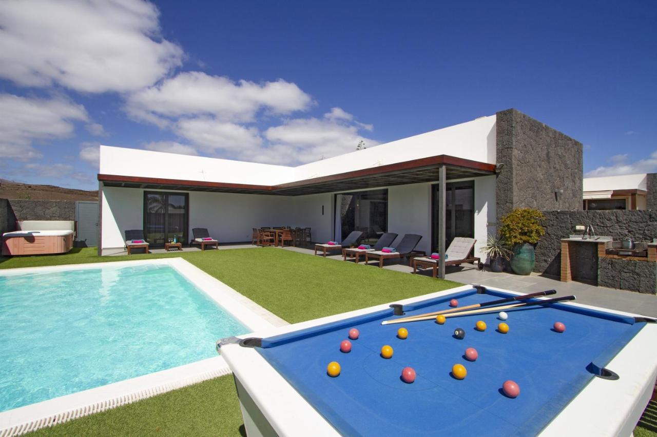 Luxury Los Mojones Villa Short Walk To Old Town Private Heated Pool Villa Los Mojones Angie Puerto Del Carmen ティアス エクステリア 写真